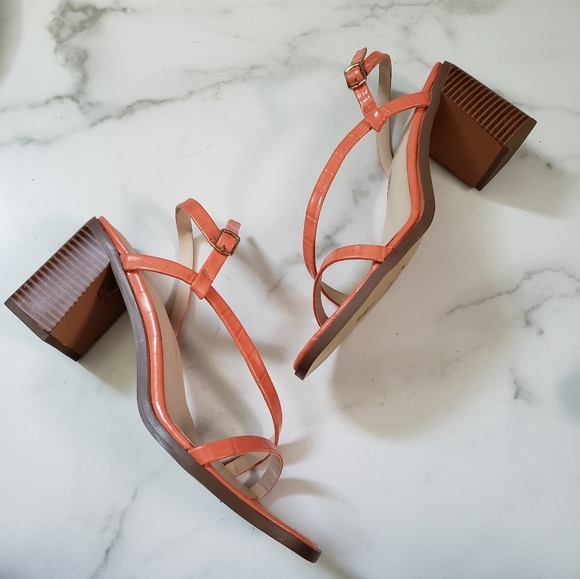 Halston Coral Strappy Block Heel Sandals Sz 9 Vegan Leather Croc - Picture 3 of 10